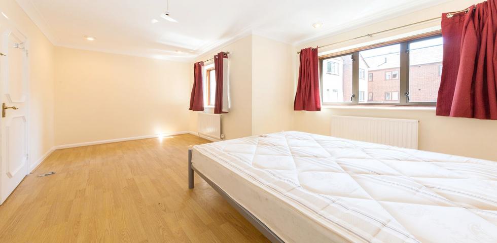 			4 Bedroom, 1 bath, 1 reception Apartment			 St Helens Gardens, LADBROKE GROVE